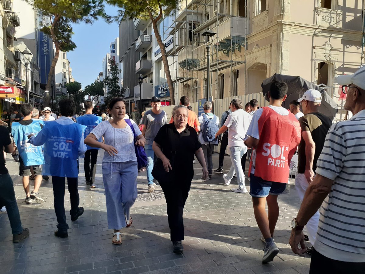 SolPartiIzmir's tweet photo. Gericiliğe, baskılara, yasaklara karşı Karşıyaka’dayız.
Sol varsa Laiklik var, Özgürlük var.
Mahallelerimizi, okullarımızı bırakmayacağız.
Bu memleket bizim.
16 Eylül(Yarın) saat 16.00 Cumhuriyet Meydan’ında Laiklik mitinginde buluşalım! https://t.co/2pjmRpeFND