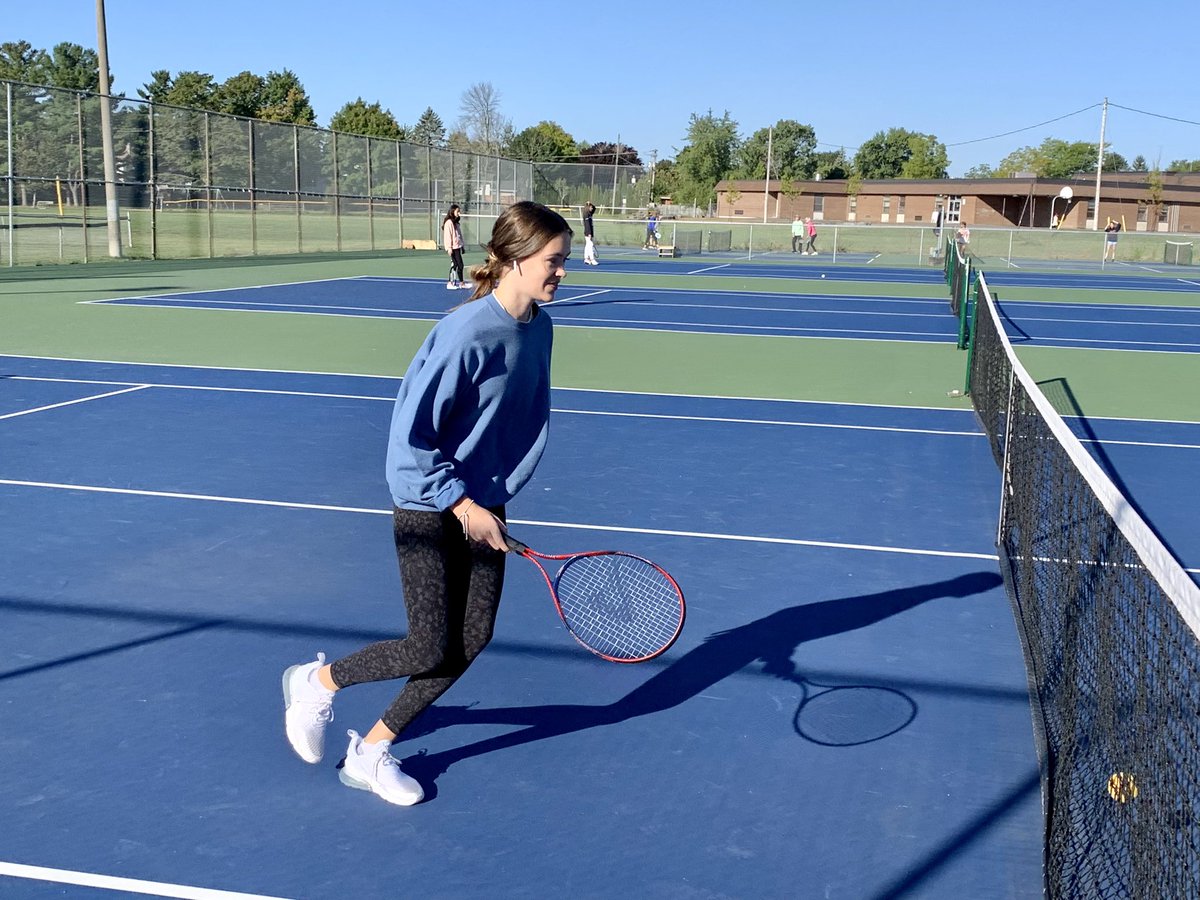 kristencheck1's tweet photo. 🎾 What a fantastic week for the Grade 10 Phys Ed class to get outside,  learn some new skills and have some fun in the sun! ☀️ #Pickleball #Tennis #VitaminD @HolyCrossCSS https://t.co/5XLMu2ZmrA