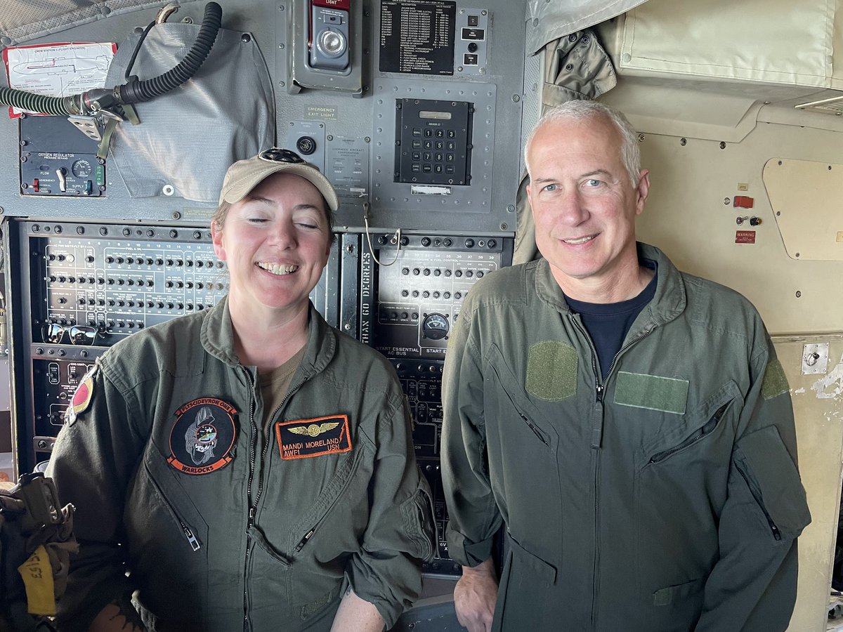 USGSCoastChange's tweet image. In preparation for #HurricaneLee, #USGS and #SCRIPPS scientists deploy 11 ocean drifters from a U.S. Navy P3 aircraft to measure waves, temperature, and physical ocean properties in the #GulfofMaine. Data is transmitted in real-time for use in #numericalmodels for #forecasting.