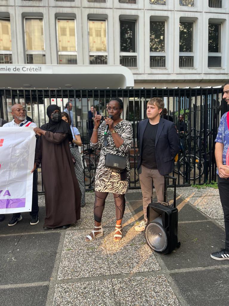 KekeRachel's tweet photo. Présente avec @DjamelArrouche @LouisBoyard et les élus du Val-de-Marne devant le rectorat de Créteil pour rappeler une règle simple des luttes féministes :
Mon corps, mon choix.
#abbaya https://t.co/OdUX2McK9s