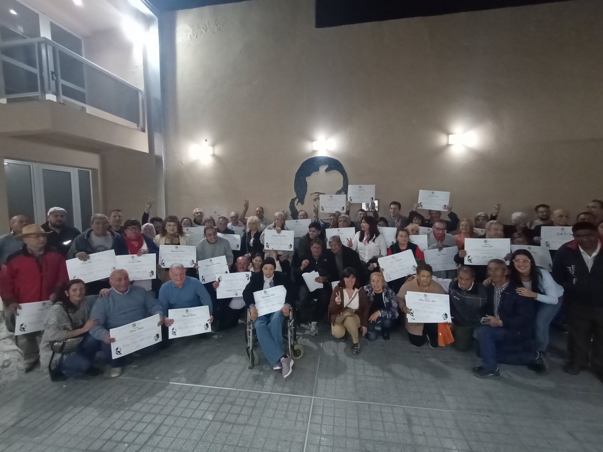 PartidoJustici5's tweet photo. En un emotivo encuentro, integrantes del Consejo Departamental hicieron entrega de reconocimientos a compañeras y compañeros del Circuito #107A.

Tomamos el compromiso de reconocerles en vida, su valioso aporte a nuestro Movimiento Nacional. https://t.co/UBqgiopxG7