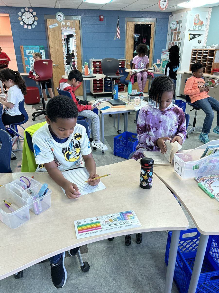 3rd graders in Mrs. Bielecki’s class practicing written summaries during reading!  #onlywb #sheikosharks