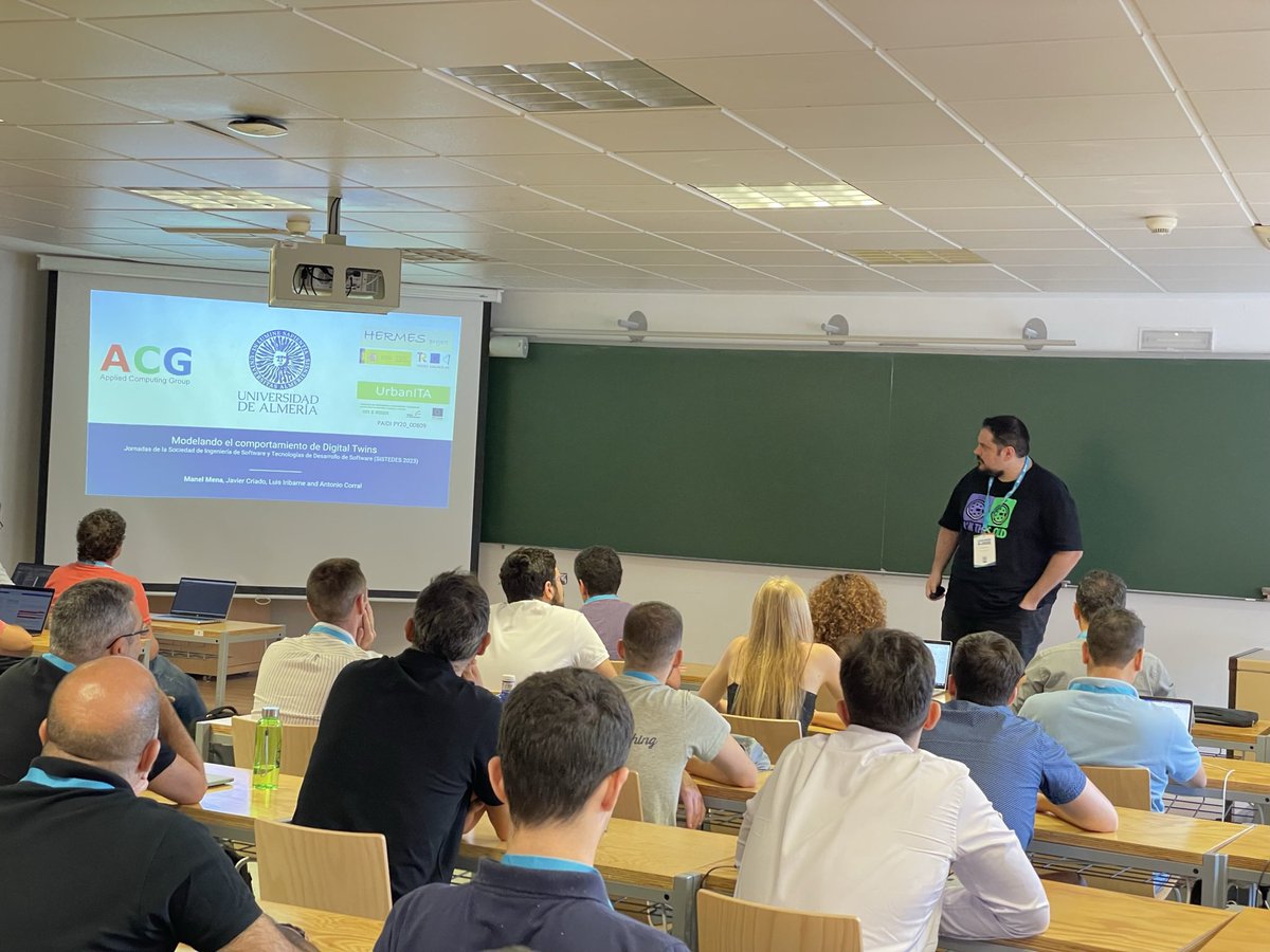 ACGTIC211's tweet image. Nuestro compañero @manelme del grupo @ACGTIC211 presentando su trabajo “Modelando el comportamiento de Digital Twins“ en las @JornadaSistedes #sistedes2023