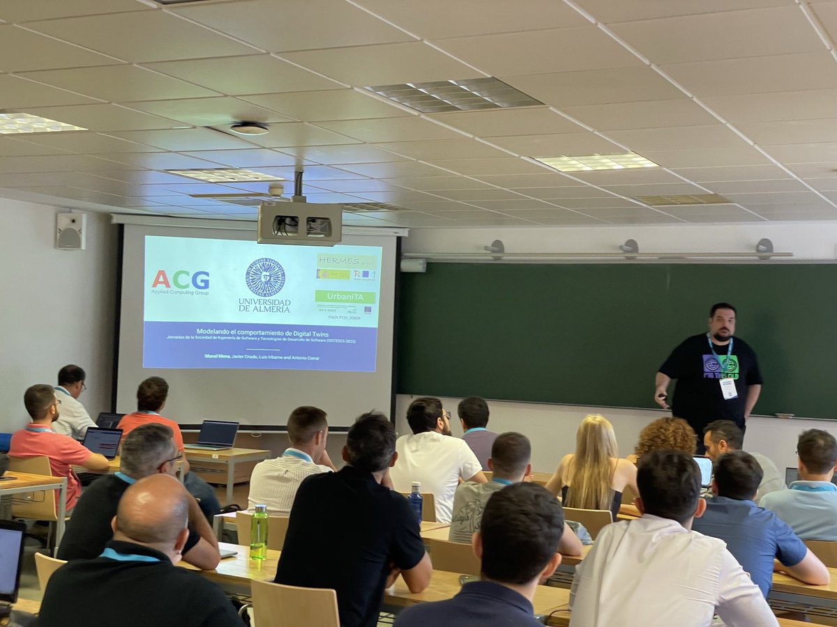 ACGTIC211's tweet image. Nuestro compañero @manelme del grupo @ACGTIC211 presentando su trabajo “Modelando el comportamiento de Digital Twins“ en las @JornadaSistedes #sistedes2023