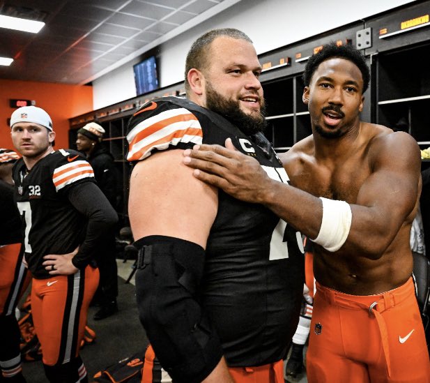 STORY: Seven Long Beach products made NFL rosters this year, including Wilson's Joel Bitonio, the longest-tenured Bruin ever. Bitonio will seek to set the new city record for most Pro Bowl appearances this year

the562.org/2023/09/13/lb-…