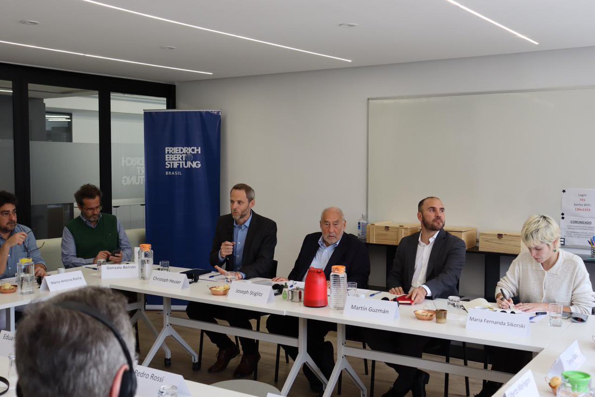 brasil_fes's tweet photo. Visita ilustre no escritório da FES-Brasil! 

O Nobel de Economia Joseph Stiglitz e o ex-ministro da Economia da Argentina Martín Guzmán estiveram conosco em reunião essa manhã👇 https://t.co/bPuCrhvvz2