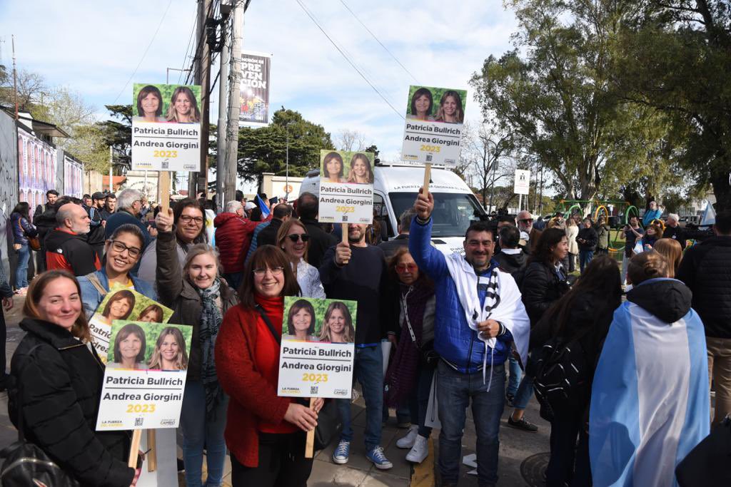 MaxiAbad's tweet photo. Hoy en El Palomar continuamos la gira con @PatoBullrich y @Nestorgrindetti para cambiar nuestro futuro. Vamos a recorrer cada rincón de la Provincia de Buenos Aires. Vamos a hacerlo juntos. https://t.co/OmC7BvJW4A