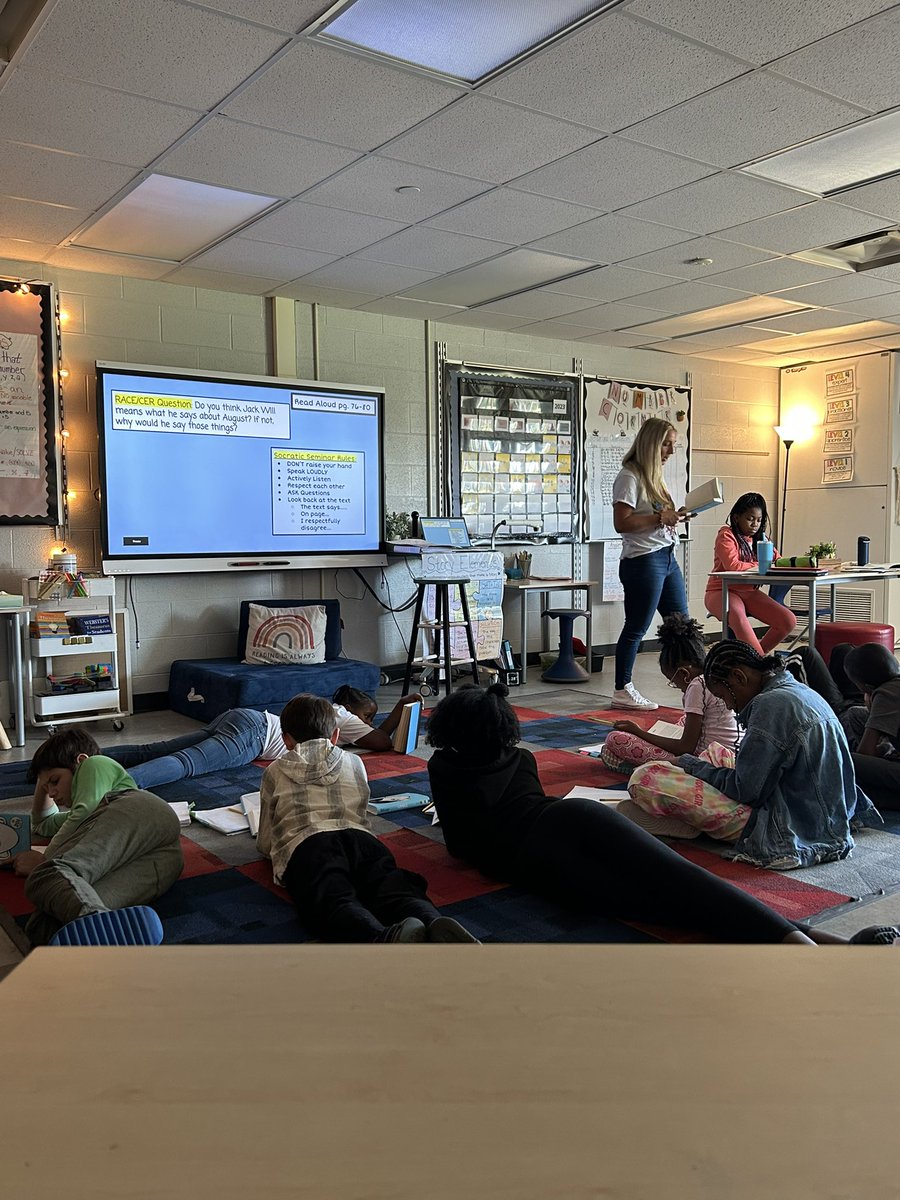 Mrs. Moss’s 5th graders are ALL IN during Socratic Seminar… their conversations were next level! #onlywb #sheikosharks