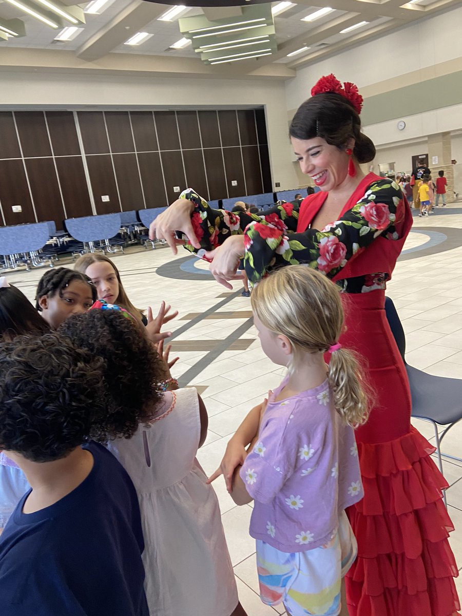 This morning we got to see traditional Spanish dances and singing. <a href="/HumbleISD_CE/">Centennial Elementary</a> 🇪🇸