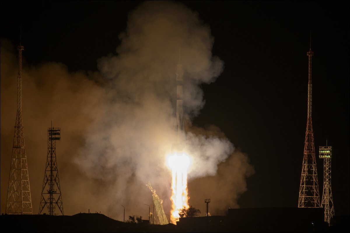 CiteEspace's tweet photo. Décollage réussi à 17:44 Fr pour le Soyouz #MS24 avec à bord Oleg Kononenko, Nikolai Chub (Roscomos tous les deux) et Loral O’Hara (NASA). Le vaisseau est désormais sur orbite et se dirige vers l'#ISS.
📷NASA/Bill Ingalls https://t.co/ocy7K6Z1gs