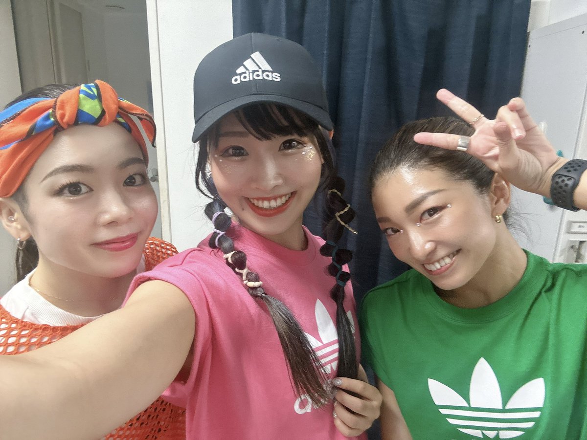 arichu_works's tweet photo. プレゼンターをやらせていただいた本日のフィットネスイベントのハイライト💗🧡💚💛🖤
くったくただけど本当に素敵な時間と空間でとってもたのしかった🥹✨

余韻にまだまだ浸りたいけど..

とっとこ頭切り替えて🤖
リカバリーして🛀
明日の予習してから🏀
早く休みマス😴

#lesmills #bodyjam #shbam https://t.co/UqVQp2klqW