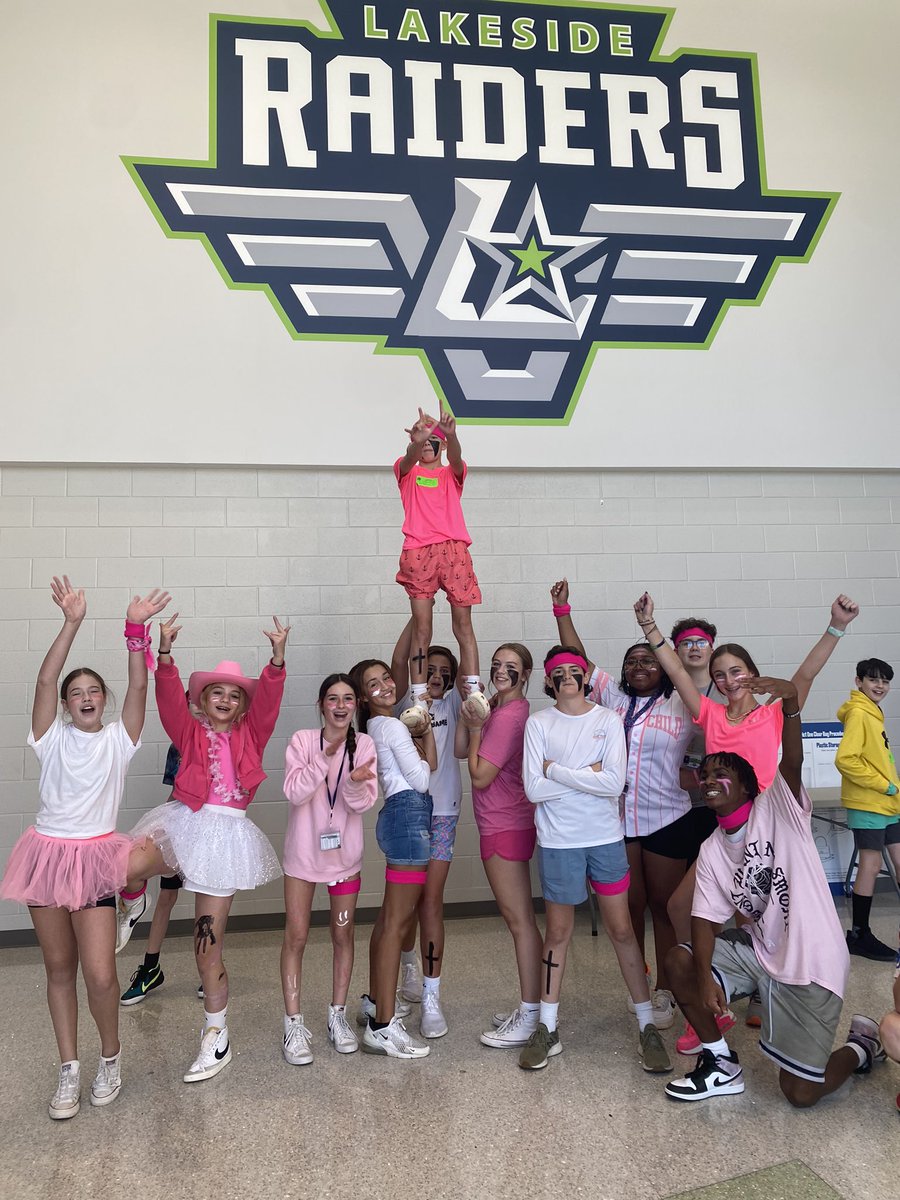 mbullard's tweet photo. Side Quest! #lovemycrew @LakesideMS_Lex1 @MsAlexPinto https://t.co/c9Qr5StYt9