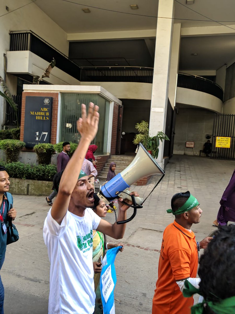 IsmailHosan223's tweet photo. Global climate strike
#fridays_for_future
#eco_network_global
#fossil_finance_should_stop https://t.co/aHwvKpM6T4