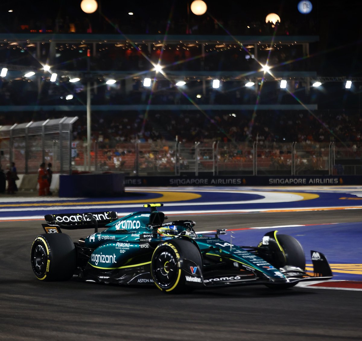 alo_oficial's tweet photo. Friday. Singapore. @AstonMartinF1 #f1 #singapore #astonmartin https://t.co/wdEgnuCyTS