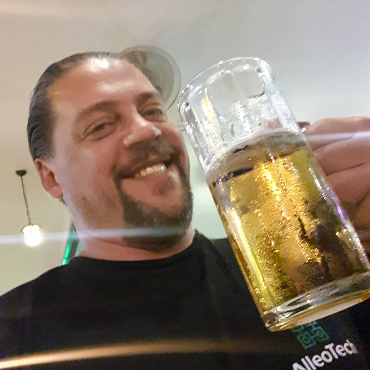 mamchenkov's tweet photo. Happy Friday everybody! #tgif #drinks #friday #beer https://t.co/Z3GRe8x8UC