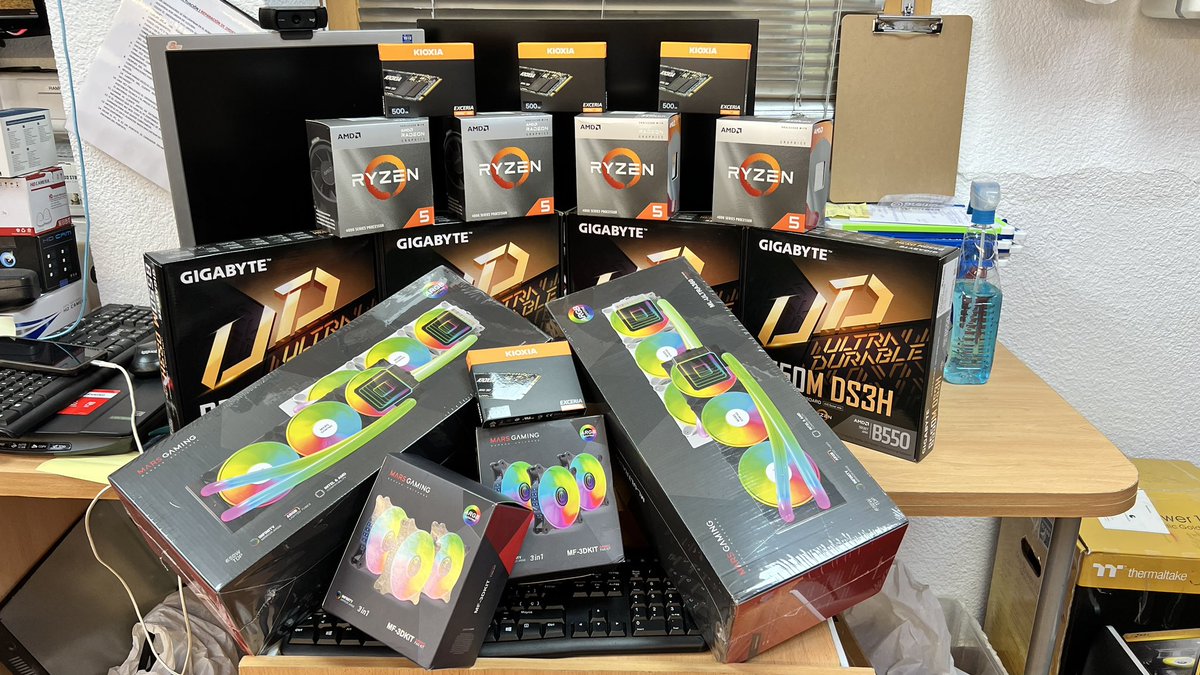 Objetivo_Gaming's tweet photo. Preparando ya los 4 PCs GAMING que vamos a SORTEAR en Octubre 😉👍

⚠️ Spoiler! 2 serán de @MarsGaming_ con Refrigeración Líquida AIO y Mucho RGB 😁👏

Vais a Flipar con las 2 Super Cajas de @MarsGaming_ 😱

👉Sígueme 
👉RT
👉Comenta (Os Leo y Respondo😉) https://t.co/AWVL4eE0gj