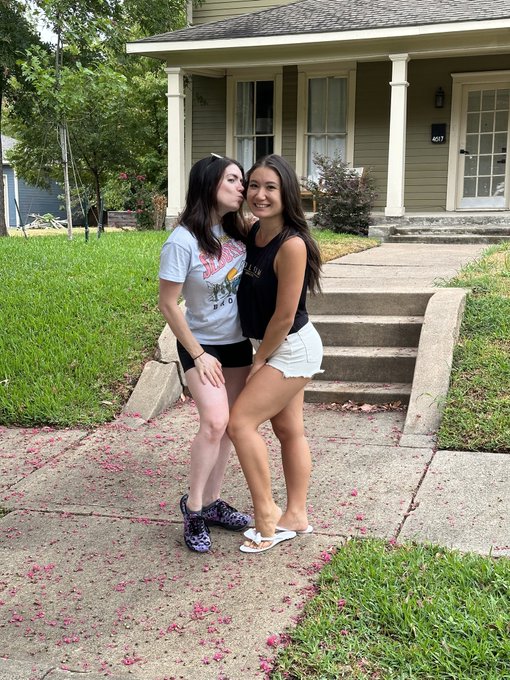Next time I&rsquo;m gonna do more than kiss your face 😏😍 @NikkiDavisXO https://t.co/LEXmEADZ1d<a href="/tag/mvsales"class="tags"><span>#mvsales</span></a>