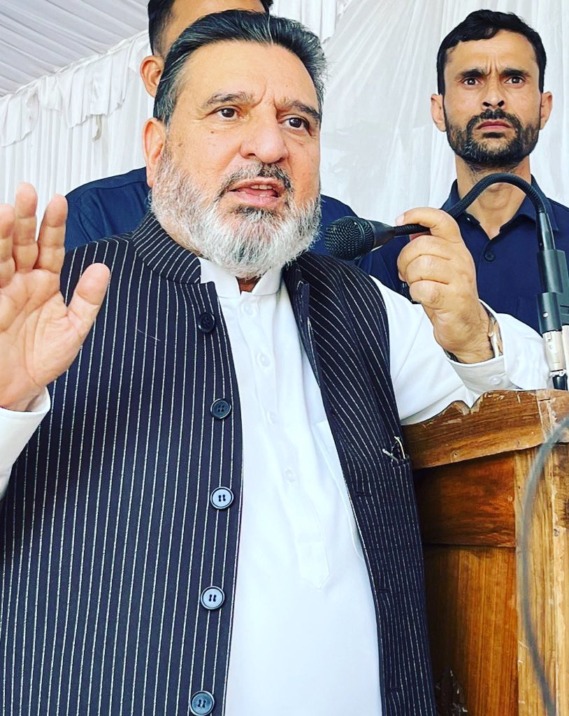 SMAltafBukhari's tweet photo. Disturbing reports have been pouring in from a renowned varsity of Punjab about alleged thrashing of several Kashmiri students, including girls. I urge the Government of Punjab and other law enforcement agencies of the state to look into the matter on priority to bring the culprits to justice and pacify the situation at an earliest.
@BhagwantMann 
@DGPPunjabPolice
@CMOPb
@OfficeOfLGJandK