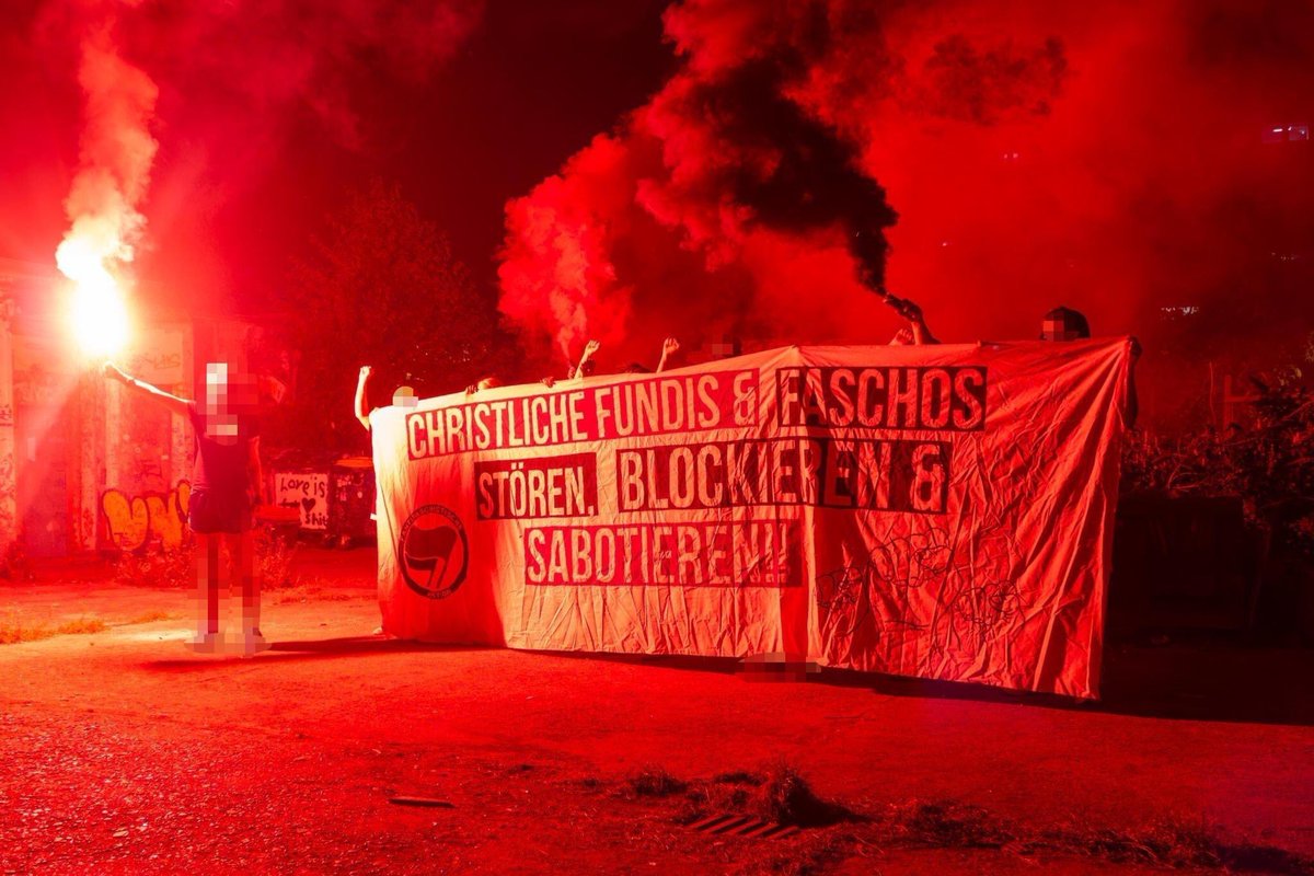 Feminismus in die Offensive - Morgen den Fundis gemeinsam den Tag versauen! Wir freuen uns auf einen kämpferischen Tag mit euch!

Morgen findet ihr den gruppenübergreifenden #Aktionstwitter zu #k1609 #koeln #nofundis hier auf <a href="/CGN_AG/">AG [CGN]</a>.