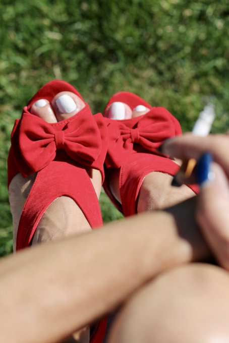 Sunny days and sexy toes #sexytoes #feet #maturemodel https://t.co/qmGri80aJ0<a href="/tag/sexytoes"class="tags">#sexytoes</a><a href="/tag/feet"class="tags">#feet</a><a href="/tag/maturemodel"class="tags">#maturemodel</a>