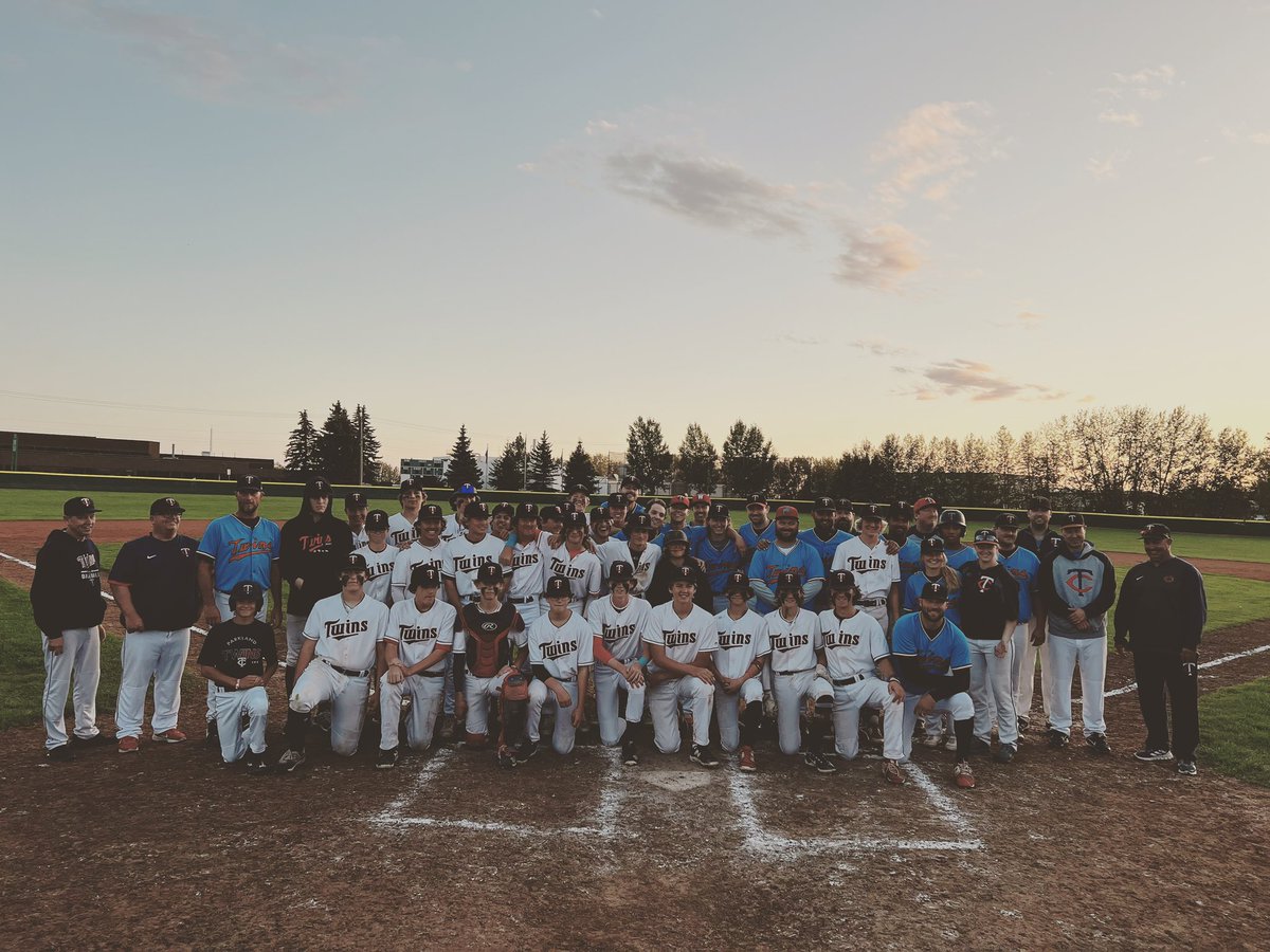 The 2nd annual Parkland Twins Alumni Game! 👶👶🆚👴👵

The Parkland twins Academy stunned the world on Wednesday, beating the Alumni 6-3 with coach Shane getting the loss. 👎 

We want to thank everyone for coming out and showing support for our program! ⚾️