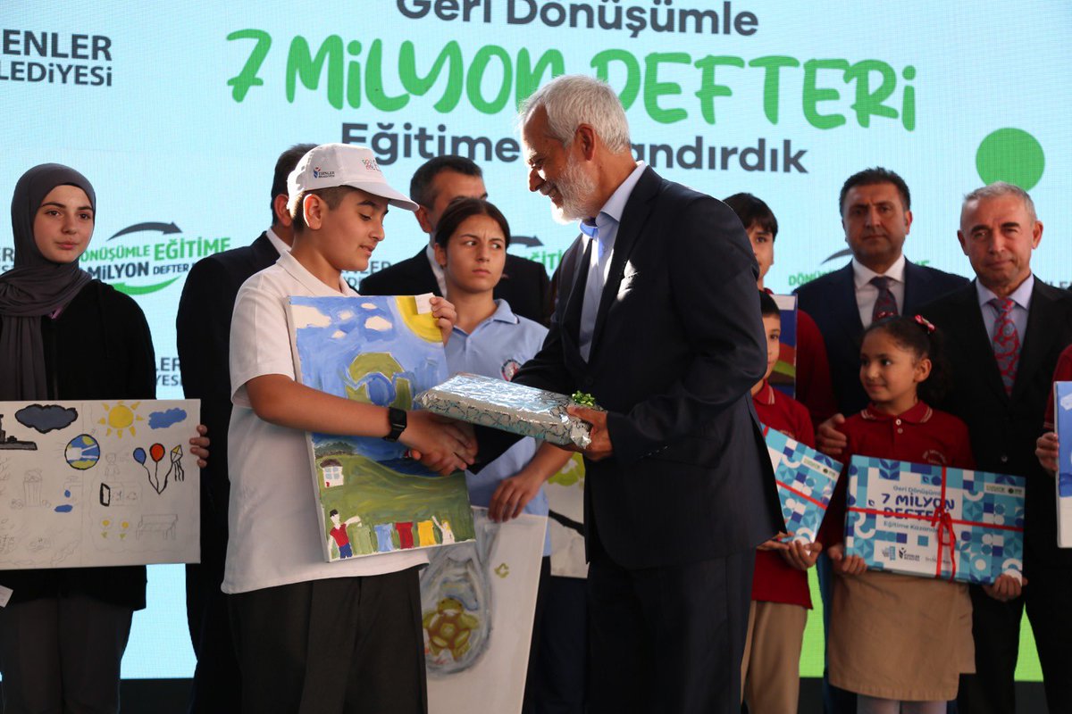 denizfeneriorg's tweet photo. Esenler Belediyesi ve Deniz Feneri Derneği iş birliği ile Milli Eğitim Bakanı Yusuf Tekin eşliğinde, Adıyaman'daki depremzede öğrencilere kırtasiye, tablet, giysi ve ayakkabı yardımı yola çıkarıldı.

@esenlerbelediye @tcmeb @Yusuf__Tekin @AvMehmetCengiz https://t.co/1sZfY32WF5