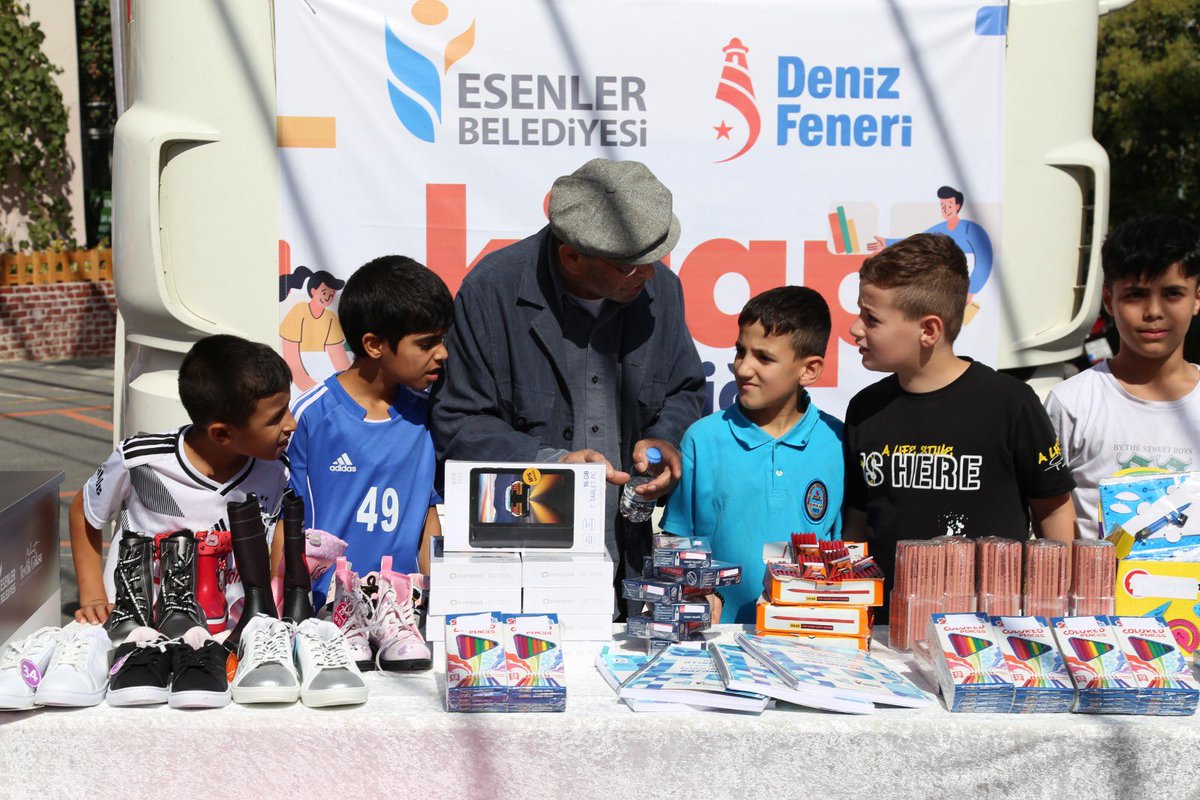 denizfeneriorg's tweet photo. Esenler Belediyesi ve Deniz Feneri Derneği iş birliği ile Milli Eğitim Bakanı Yusuf Tekin eşliğinde, Adıyaman'daki depremzede öğrencilere kırtasiye, tablet, giysi ve ayakkabı yardımı yola çıkarıldı.

@esenlerbelediye @tcmeb @Yusuf__Tekin @AvMehmetCengiz https://t.co/1sZfY32WF5
