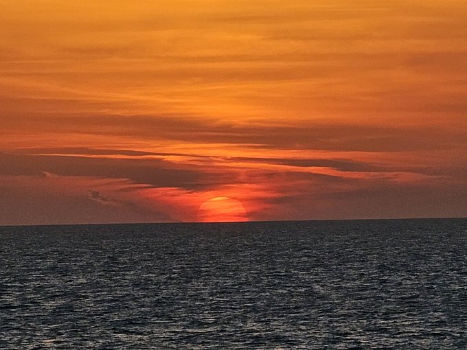 Oryginalne zdjęcie s23 Ultra bez żadnych filtr&oacute;w, wszystko automat. Jakie to jest kurwa piękne!!! #Samsung<a href="/tag/samsung"class="tags"><span>#samsung</span></a>