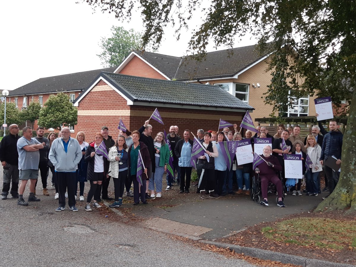 This morning at Heartly Green Care Home in Salford, UNISON members got together to take a stand! 🤩 They had a number of issues, including their employer Park Homes not passing on a wage uplift from their council 😮 'We're not going to stop until we get what we're owed' 💪