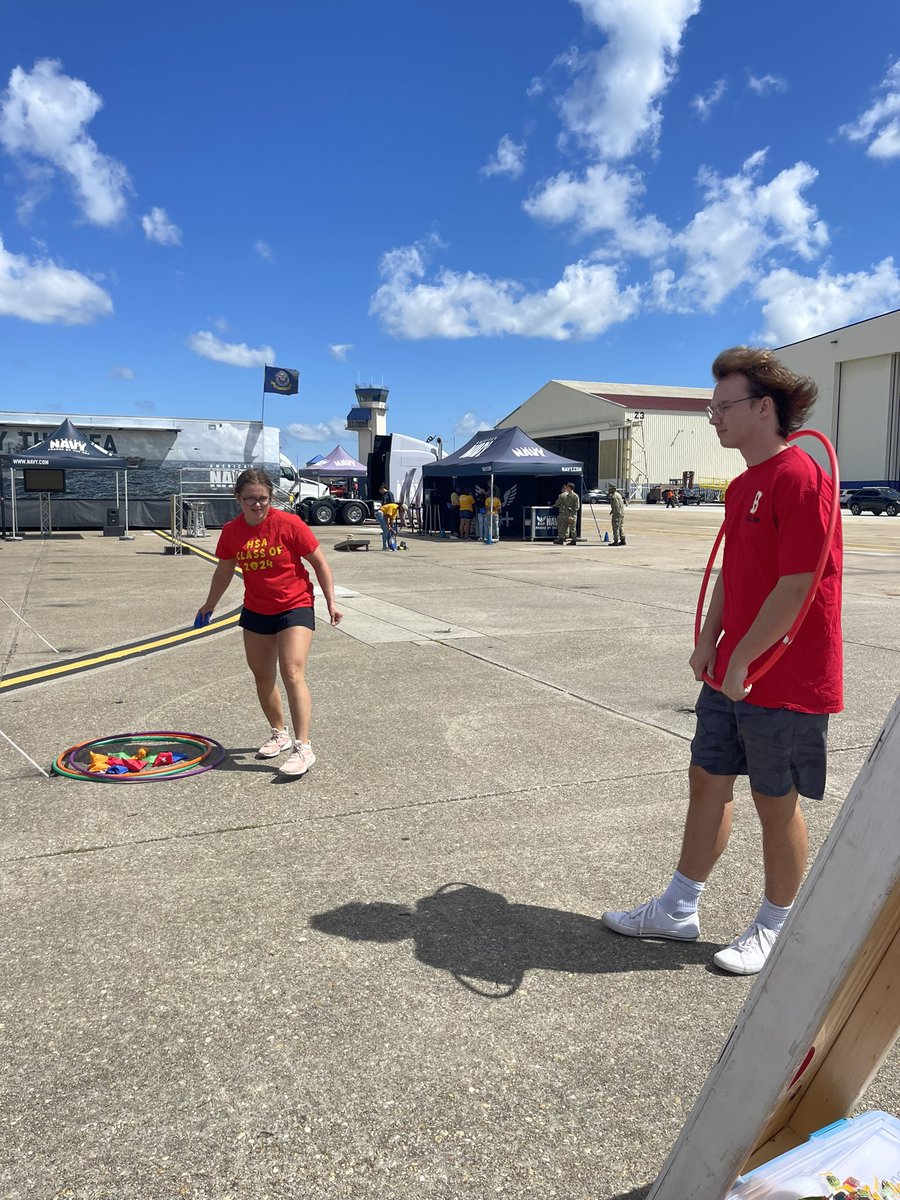 angieseiders's tweet photo. VBCPS Academies having a little fun before our 5th graders arrive at the Air Show!@vbschools https://t.co/WZ9BpqSoXX