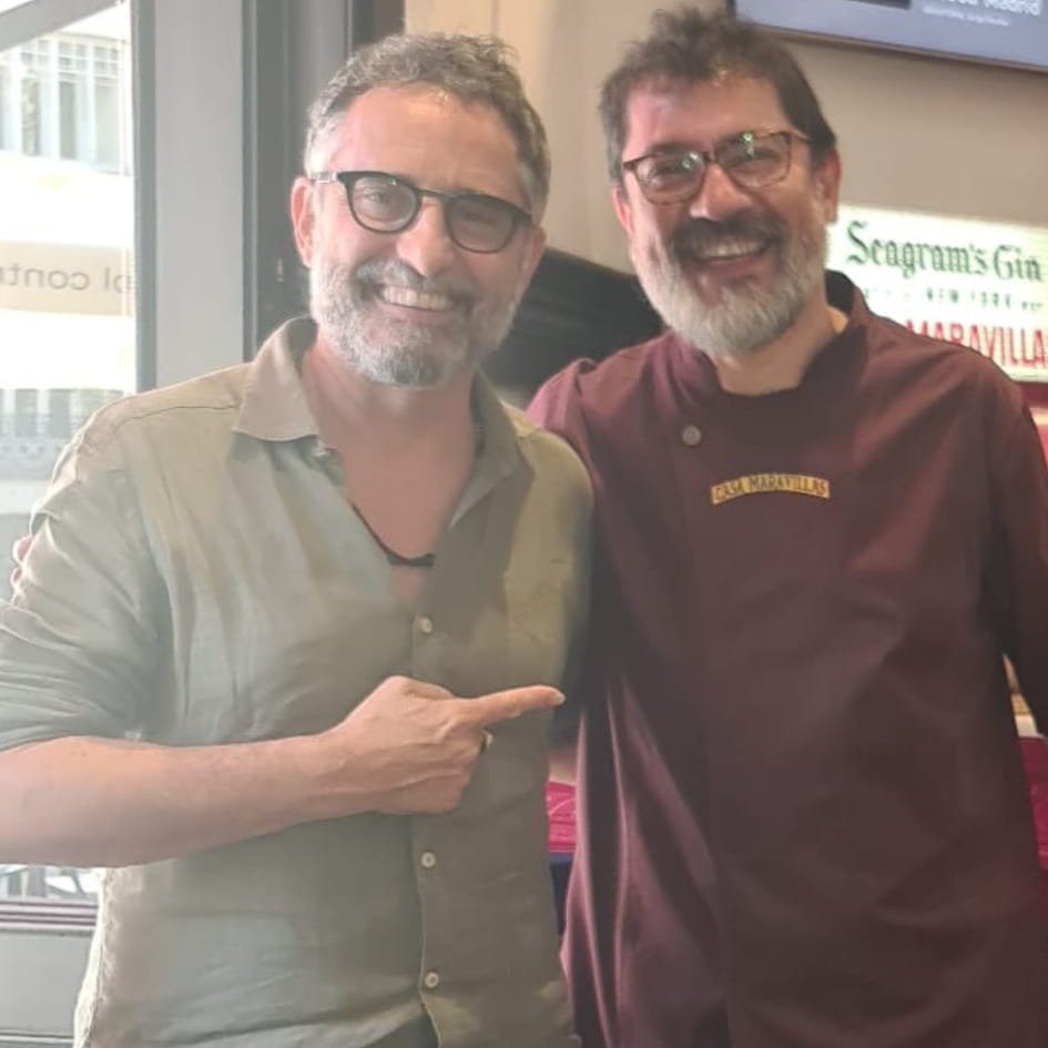 Casa_Maravillas's tweet photo. Muchas gracias @drexlerjorge por tu visita. Somos muy fan de tí. #todosetransforma
Tu beso se hizo calor
Luego, el calor, movimiento
Luego, gota de sudor
Que se hizo vapor, luego viento
Que en un rincón de La Rioja...

Por muchas visitas más! #madrid😍 https://t.co/nOVHw8iT3y