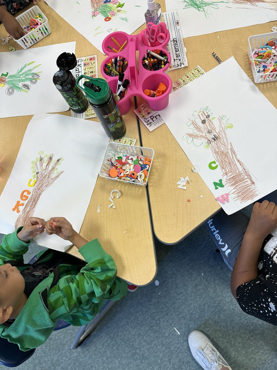 Chicka Chicka Boom Boom! 
We love to Read!
#aacpsawesome
#reading
#kindergartenlovestoread