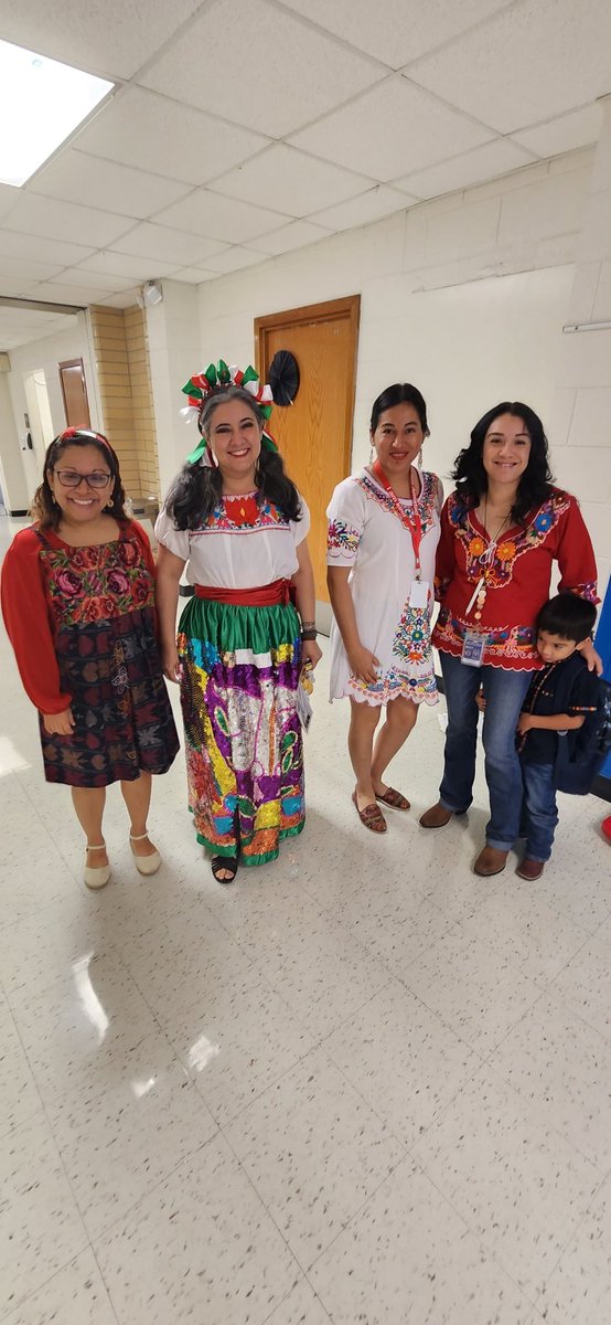 BlantonBruins's tweet photo. Today marks the beginning of Hispanic Heritage Month!! Our Bruins wore their favorite cultural attire!

@ACEDallasISD 
@DISDSoutheast 
@LauraRubioGarza https://t.co/ZyiVm4vIie