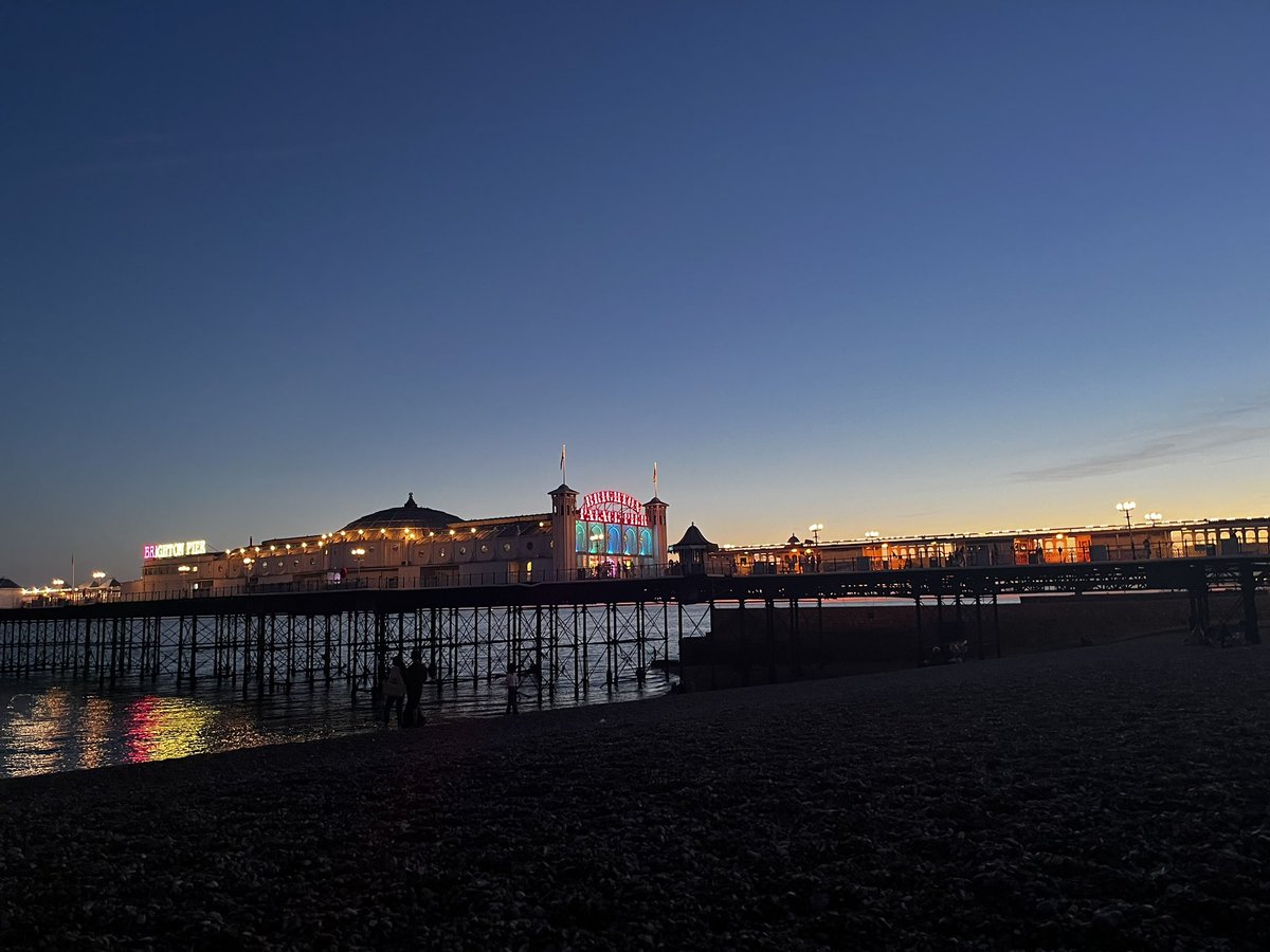 TheDigitalMaze's tweet photo. ⭐️THANK YOU @brightonseo for a rootin’ tootin’ hollerin’ good time! 

⭐️And thank u @TheDigitalMaze for sending @joncrannage and I here! 

We are now en route home - filled to the brim with loads of good info to bring back! 

@brightonseo #BrightonSEO https://t.co/Cmc6wBAgBx