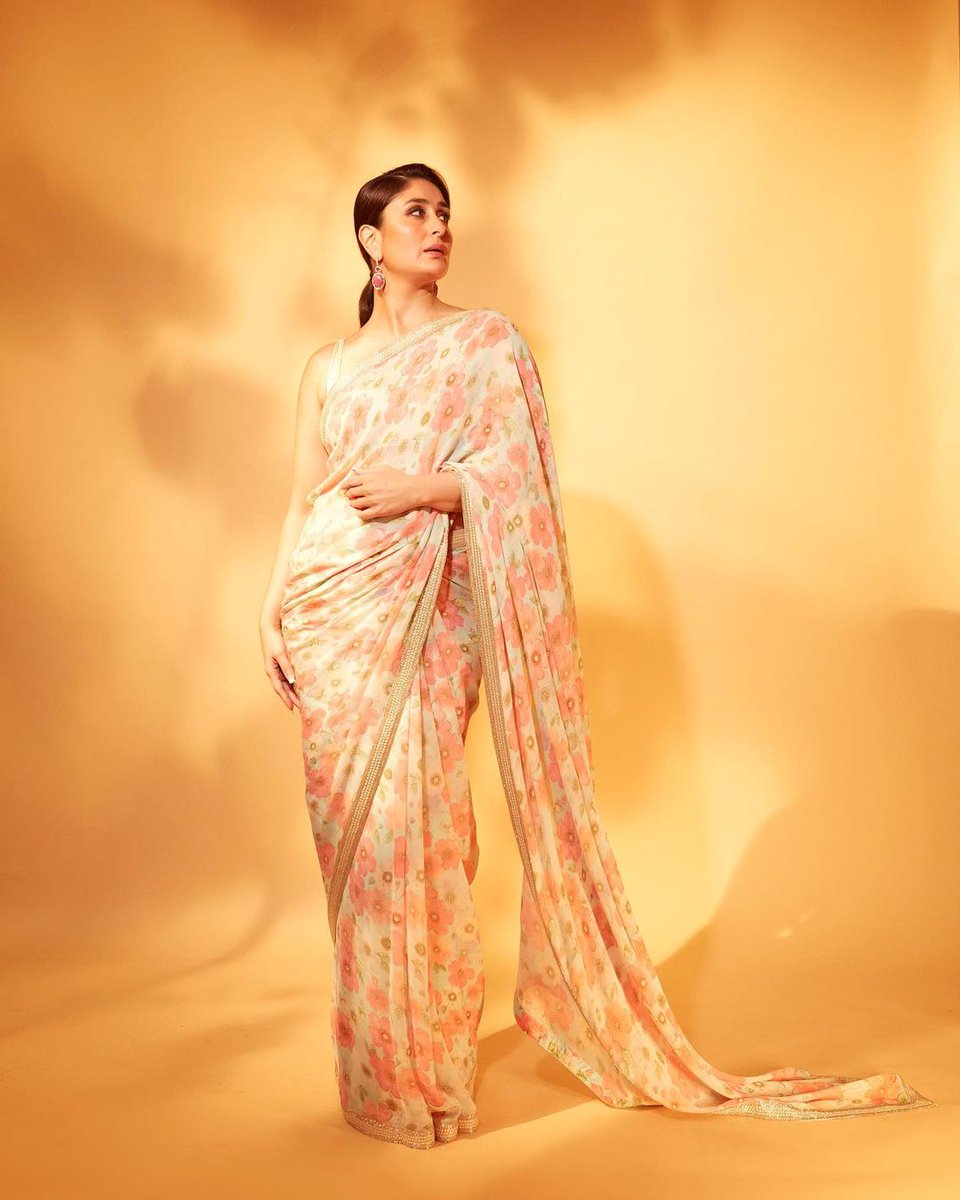 KareenaUpdates's tweet photo. Kareena for her interview with @FilmCompanion! https://t.co/jmNbYTjafr