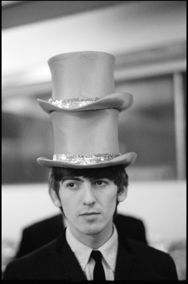 George with two hats. London 📷
'Paul McCartney Photographs 1963–64: #EyesOfTheStorm' is open at @NPGLondon in London until October 1st. Tickets for the last remaining weeks are available now: npg.org.uk/PaulMcCartneyE…