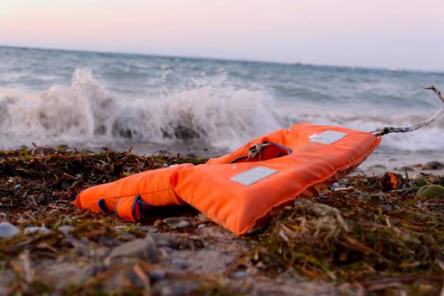 😭 NÁUFRAGIO - ORAN - 25/08/23 😭

Confirmamos que la embarcación desaparecida el día 25/08/23 que salió de Orán con 10 Personas incluido 1 menor de edad náufrago en Aguas Internacionales tras la localización del cadáver de uno de ellos

Se trabaja para la identificación oficial