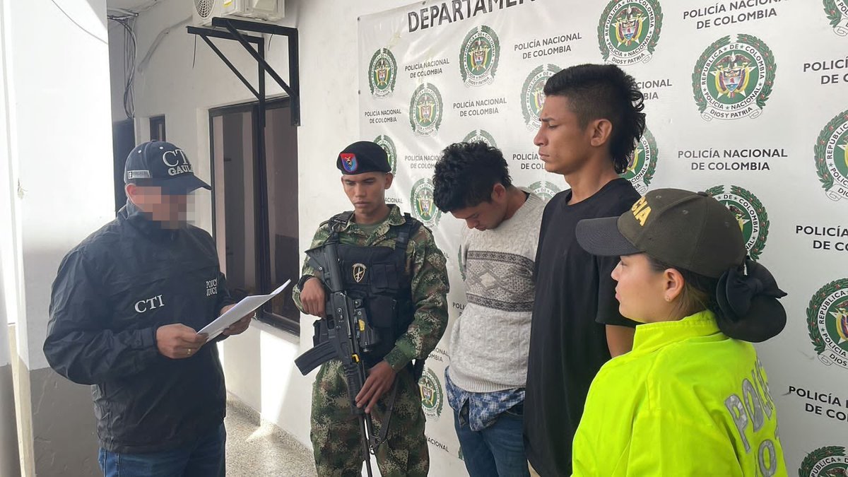 En Yarumal, Ant, soldados del <a href="/GaulaMilitares/">GAULA MILITARES</a> Oriente, capturaron a dos presuntos integrantes de un grupo delincuencial organizado, quienes deberán responder por los delitos de concierto para delinquir, secuestro extorsivo y porte ilegal de armas.
#PlanAyacucho 
#CuartaBrigada