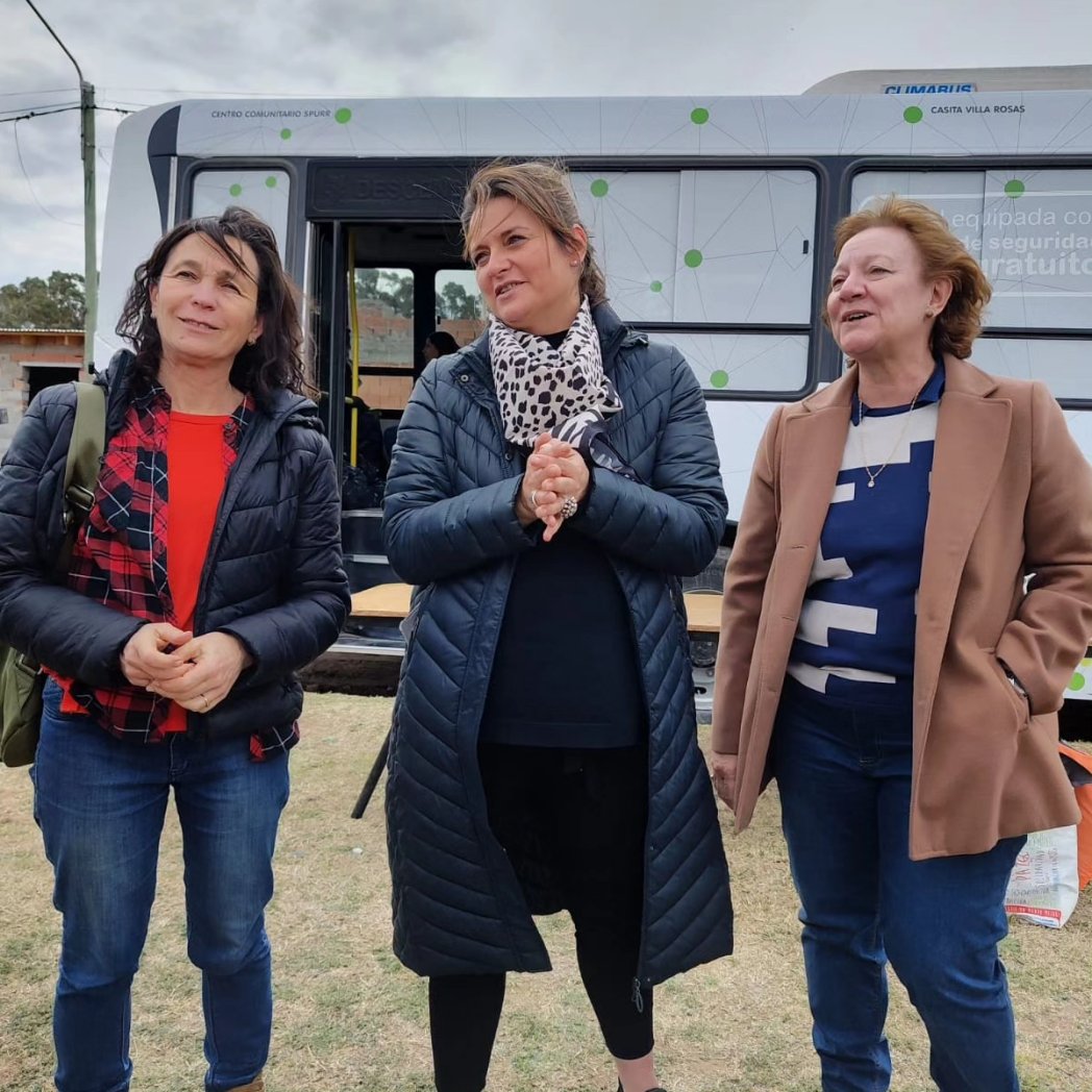 marisapigna's tweet photo. En una jornada insterinstitucional con la #SecretariaDeSalud del @municipiobahia estuvimos en Más Barrios realizando asesoramiento y consultoría en distintas áreas como accesibilidad, género, servicio social, entre otros. https://t.co/d9ygi07T58