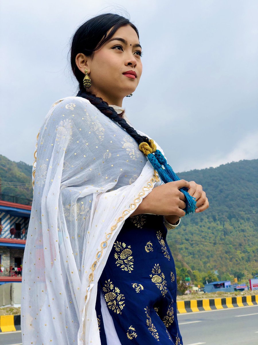 एलन मस्कले गज्जब गरिदिएछन। मेरो फोटो थिच्ने बित्तिकै लब रियाक्ट नभएर X अक्षर आउने बनाईदिएछन।