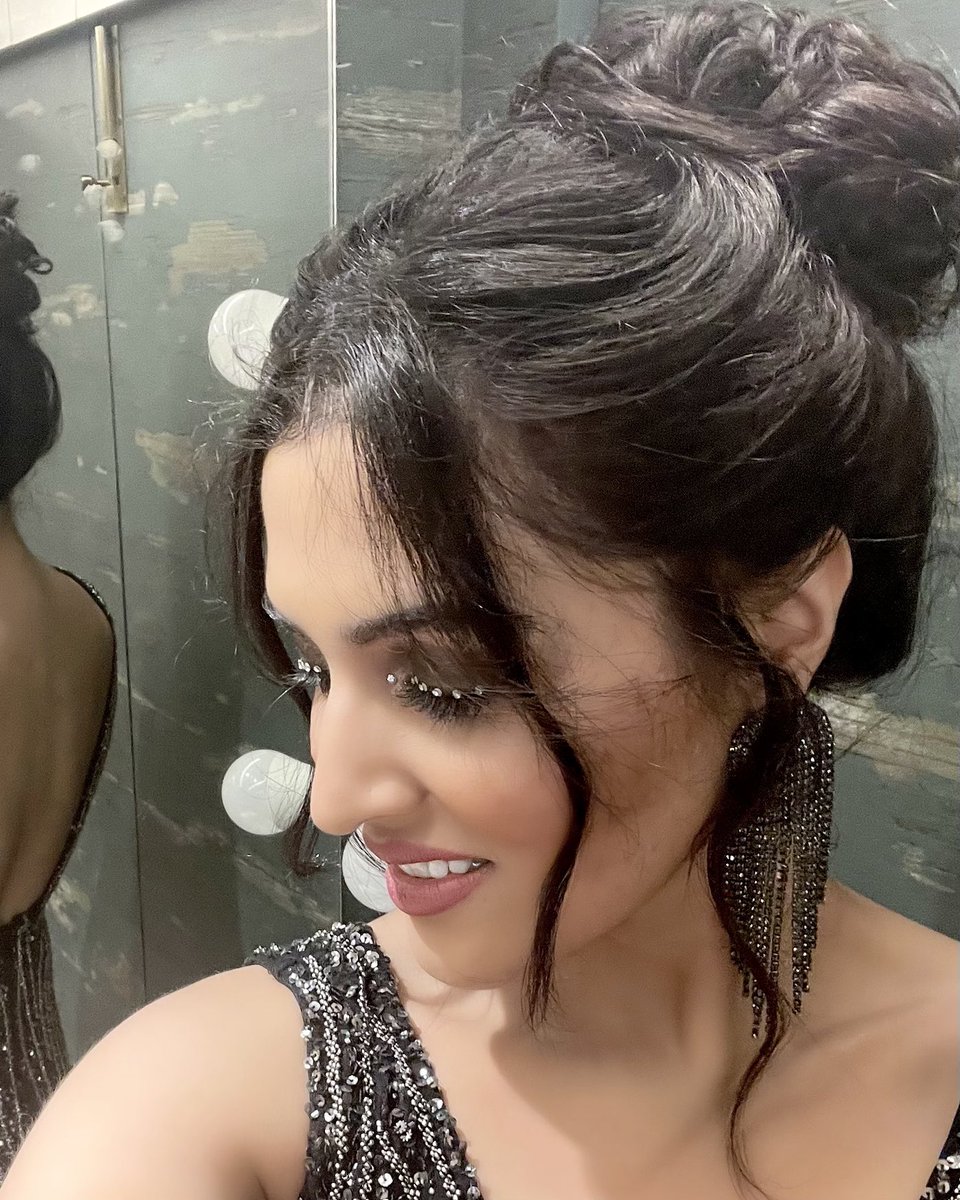 DiaaSoni's tweet photo. This hair tho ⚡️ https://t.co/gTAcfJSZ6Y