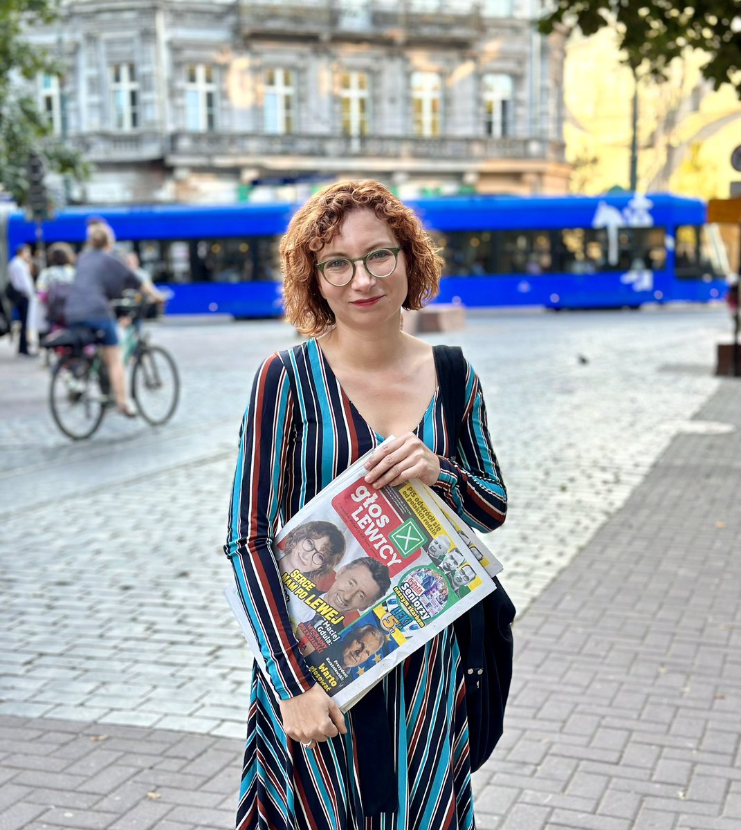 finicestfini's tweet photo. Głos Lewicy w Twoim domu✊

Rozdaje (i dyskutuje) posłanka @dgpopiolek we własnej osobie (wraz z ekipą) w drodze po #DrugaKadencja https://t.co/YZ0KvT2xmH