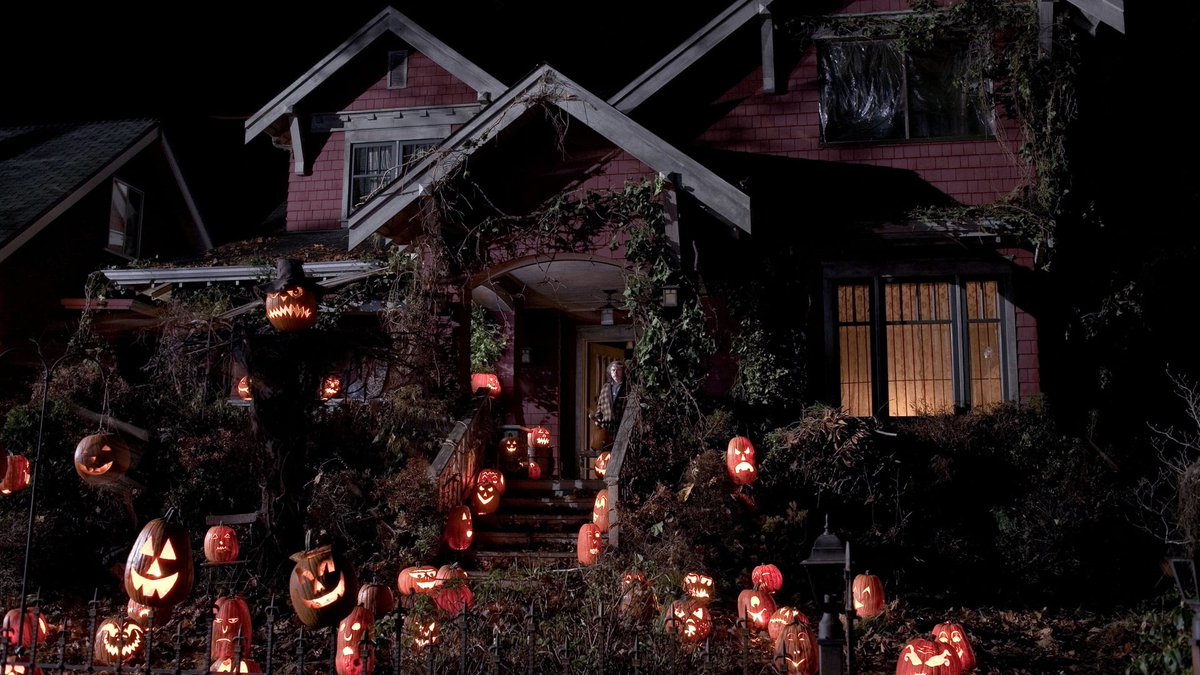 levmauc's tweet photo. Todas las películas, series y documentales que llegan a NETLIX por Halloween: 

- La caída de la casa Usher
- Creature
- Hermana muerte
- Encuentros 
- El hombre invisible 
- Bodies
- Good Night World
- The Conference
- The Devil on Trial
-  Invitación a un asesinato
- True Blood https://t.co/6DGfbHofR3