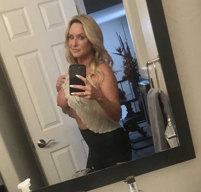 I love this little top, but all it will take is a slight breeze and its TittyTuesday at Costco lol https://t<a href="/tag/asswednesday"class="tags"><span>#asswednesday</span></a>