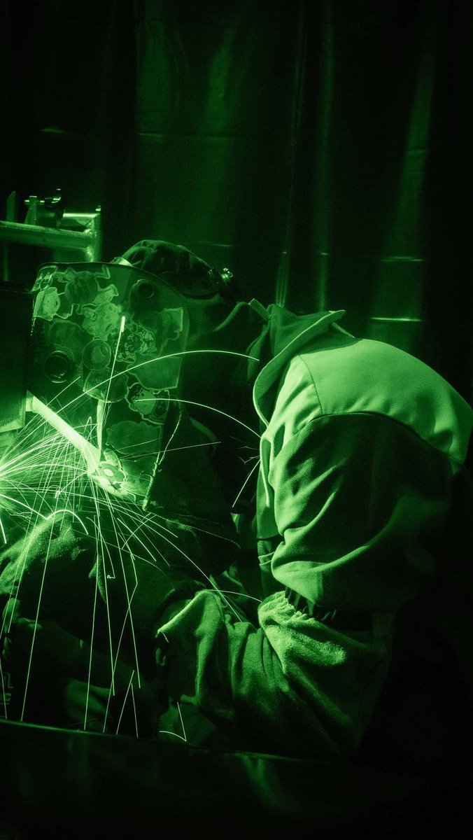 .<a href="/WorldSkillsFR/">WorldSkills France</a> #Soudage
2ème jour de compét pour Antoine Creton &amp; son formateur Abderrahmane Benaissa, jury WorldSkills.
🎙Pour Antoine les #WorldSkills c'est l'occasion de dépasser ses limites et donner le meilleur de lui-même.
Plus qu'une journée pour décrocher une médaille🏅