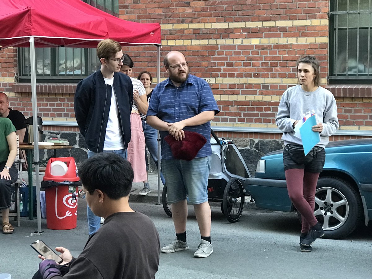 PARKingDay in der Hähnelstraße, die für diesen Tag zur autofreien Sommerstraße wurde. Zum ersten Mal haben wir das Stadtgestaltungsbingo von 'Wir im Quartier' gespielt. Hat Spaß gemacht! Danke an die Bürgerinitiative Sommerstrassen für die schöne Kooperation.