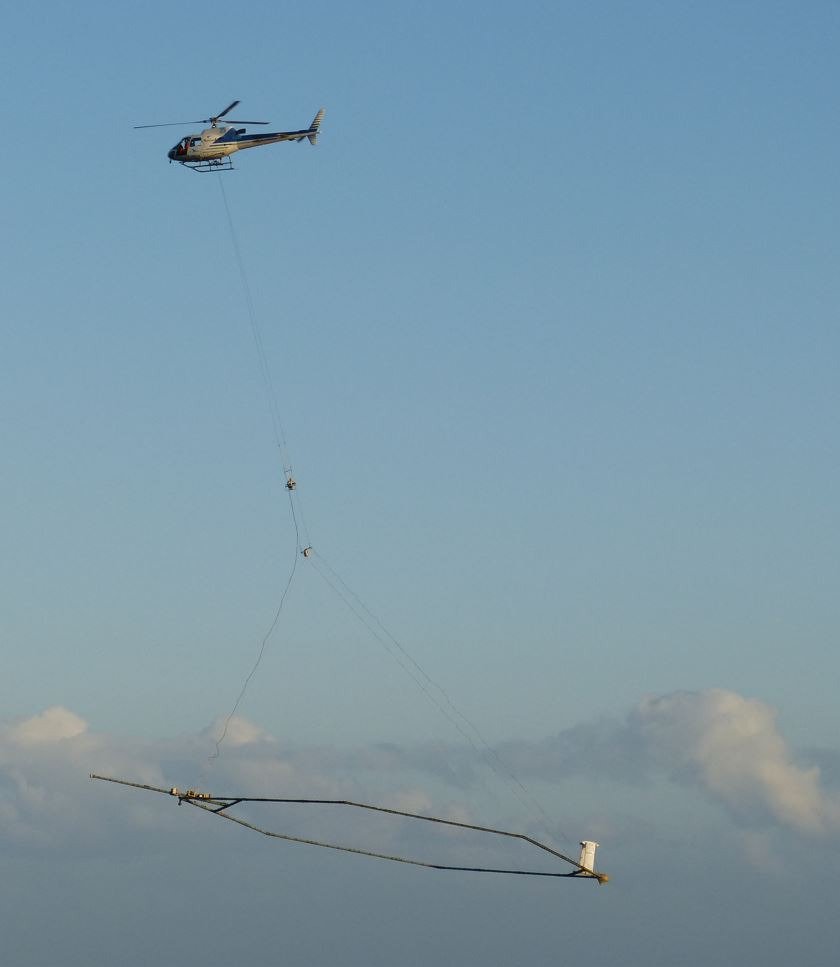 Prefet973's tweet photo. #INFO | Vous habitez sur les communes de 📍 #Cayenne #Roura et #Macouria ?
🚁 Du 15/09 au 15/10, un hélicoptère equipé d'un anneau de 25m survolera ces secteurs, dans le cadre d'une campagne de levée #géophysique. https://t.co/6XAkv3JAwT