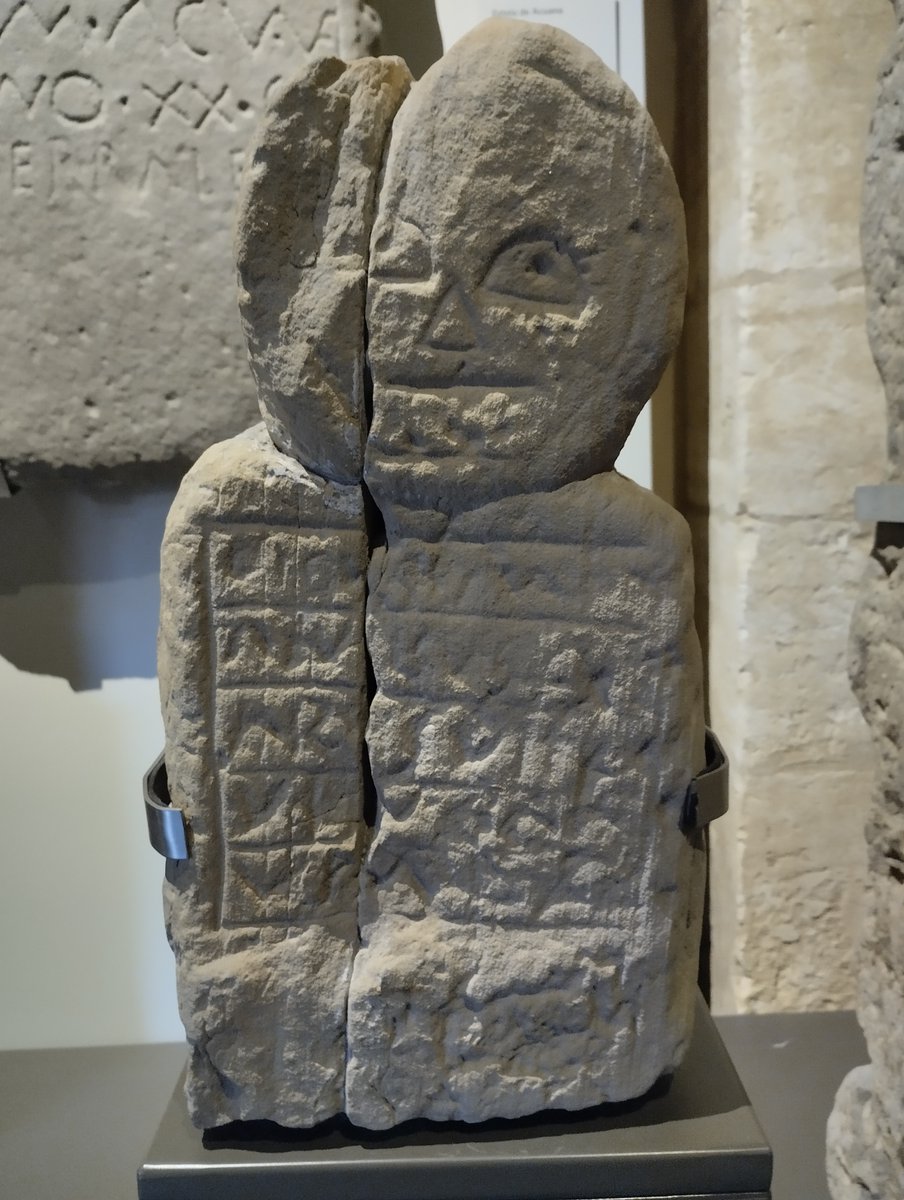 Tenía gana de visitar otra vuelta'l Muséu Arqueolóxicu pa ver lo nuevo, casu de los cascos topaos nel Picu Las Torres y la espada de Sobrefoz, pero tamién pa ver otra vuelta'l xuegu atopáu nel castru San L.luis, el reló de sol del Chao Samartín o la estela de Molleda. Díi velu.