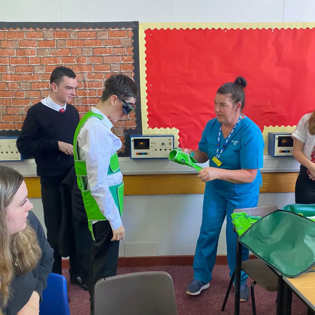 Hawick_HS's tweet photo. The first of our @DYWBorders Insight Afternoon's focused on healthcare. Once again, a BIG thank you to our fantastic partners @NHSBorders - the pharmacy team, school nursing team, and education team.

👨‍⚕️🏥👩‍⚕️

@NHSBordersCPP
@NHSB_Pharmacy

#HEARD https://t.co/HjlAcn9WA5