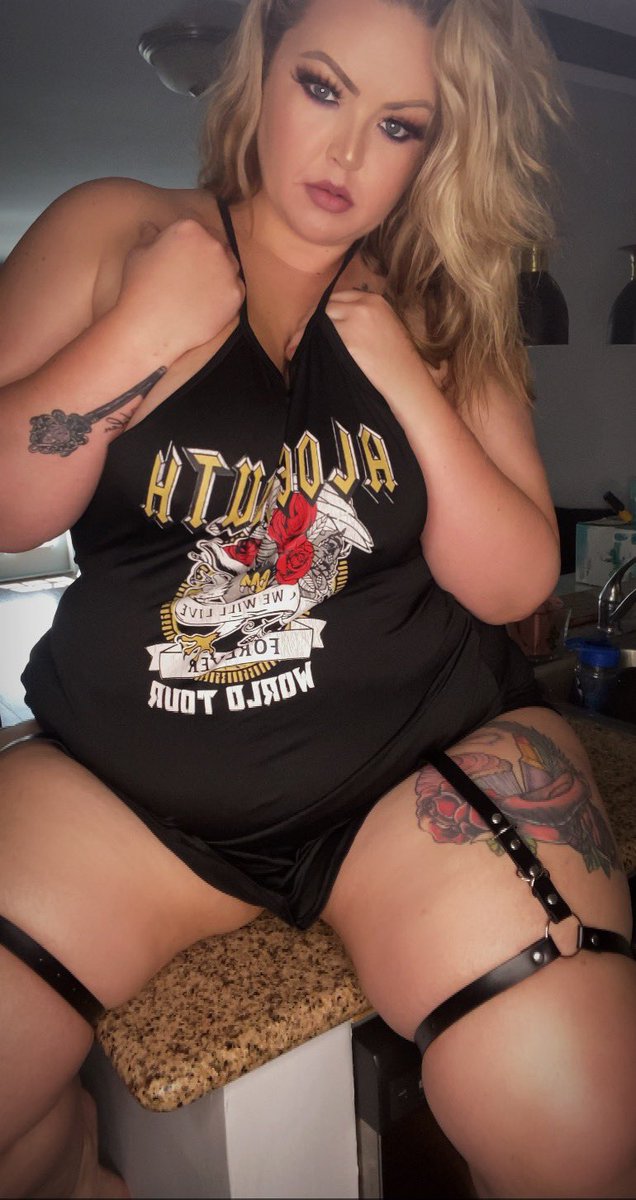 Happy Friday boys 😘 
New content alert 💣🚨🚨🚨🚨🚨

linktr.ee/Mzpluscious